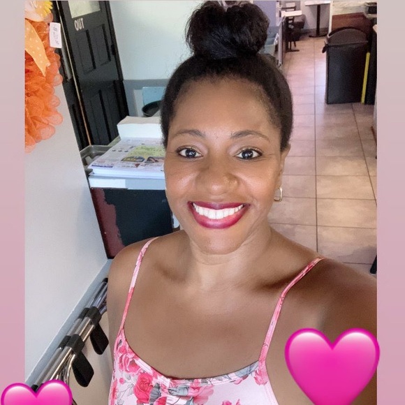 Hello, Meet Your Posher - Picture 5 of 10